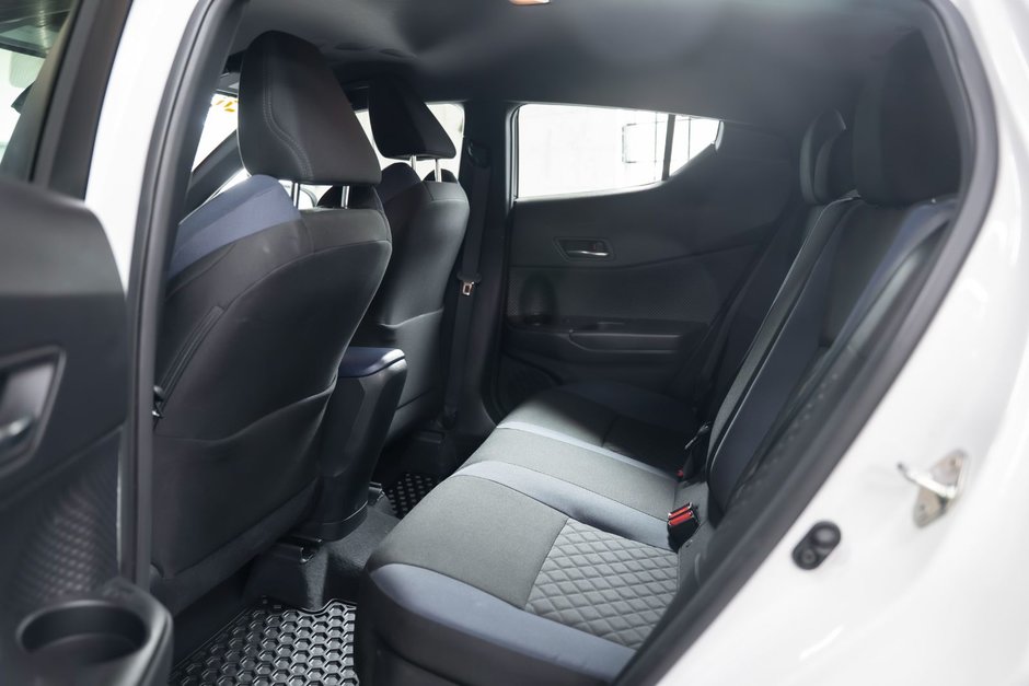 2022 Toyota C-HR XLE PREMIUM-9