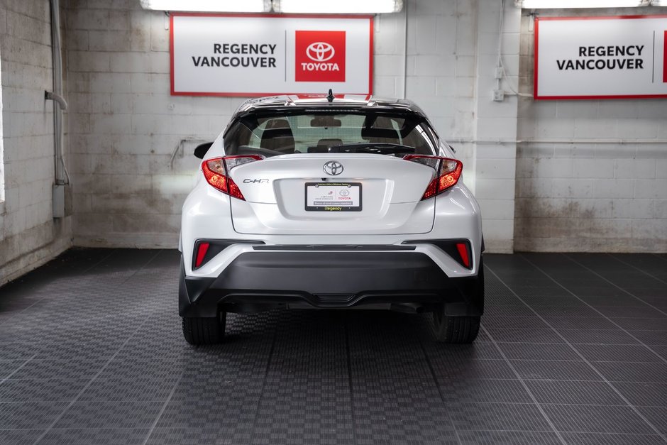 2022 Toyota C-HR XLE PREMIUM-12