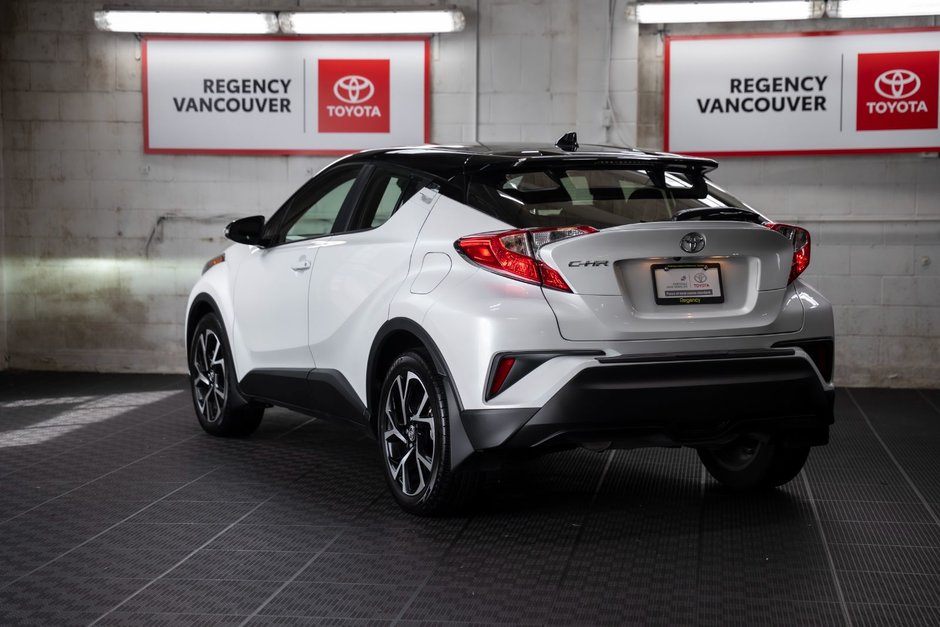 2022 Toyota C-HR XLE PREMIUM-11