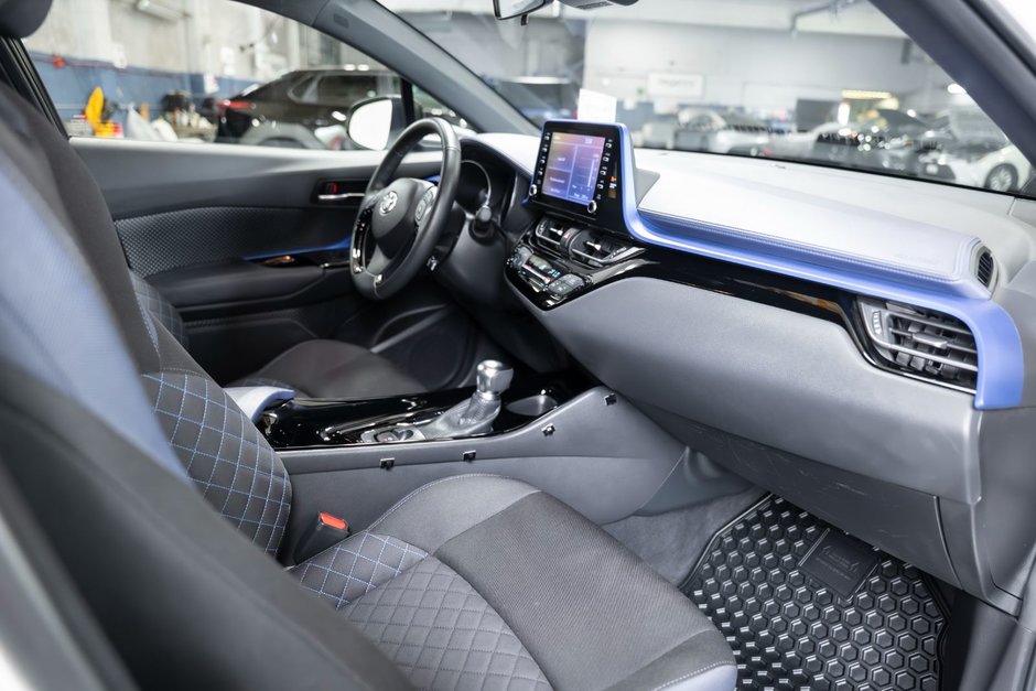 2022 Toyota C-HR XLE PREMIUM-16