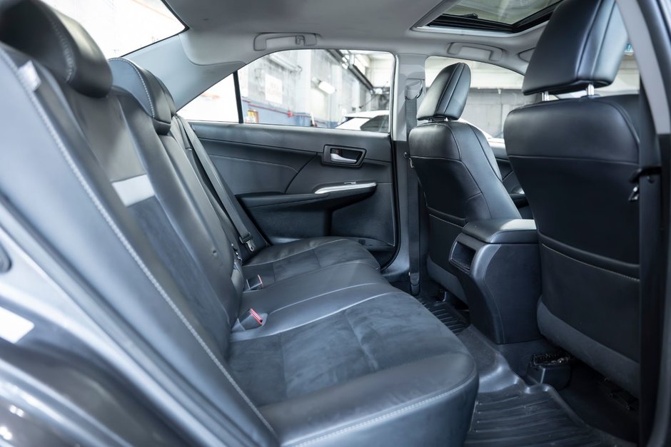 2014 Toyota Camry SE-19