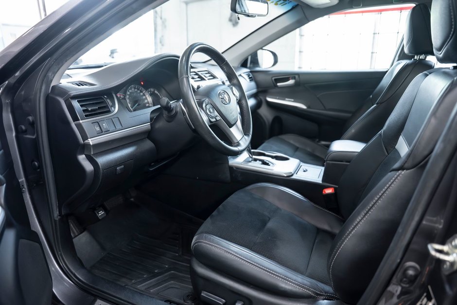 2014 Toyota Camry SE-8