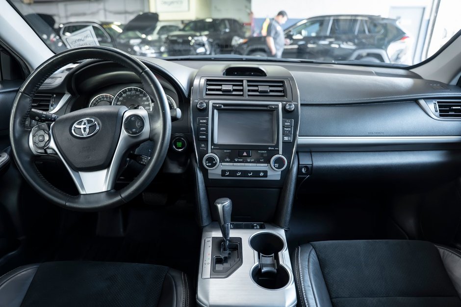 2014 Toyota Camry SE-3