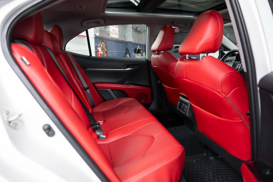 2020 Toyota Camry XSE-19