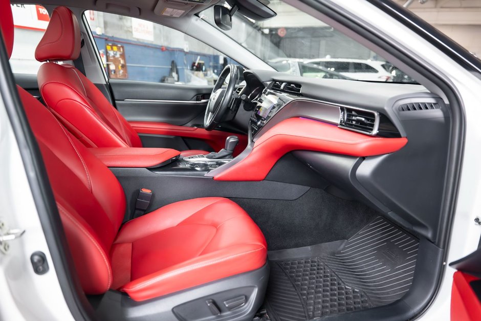 2020 Toyota Camry XSE-17