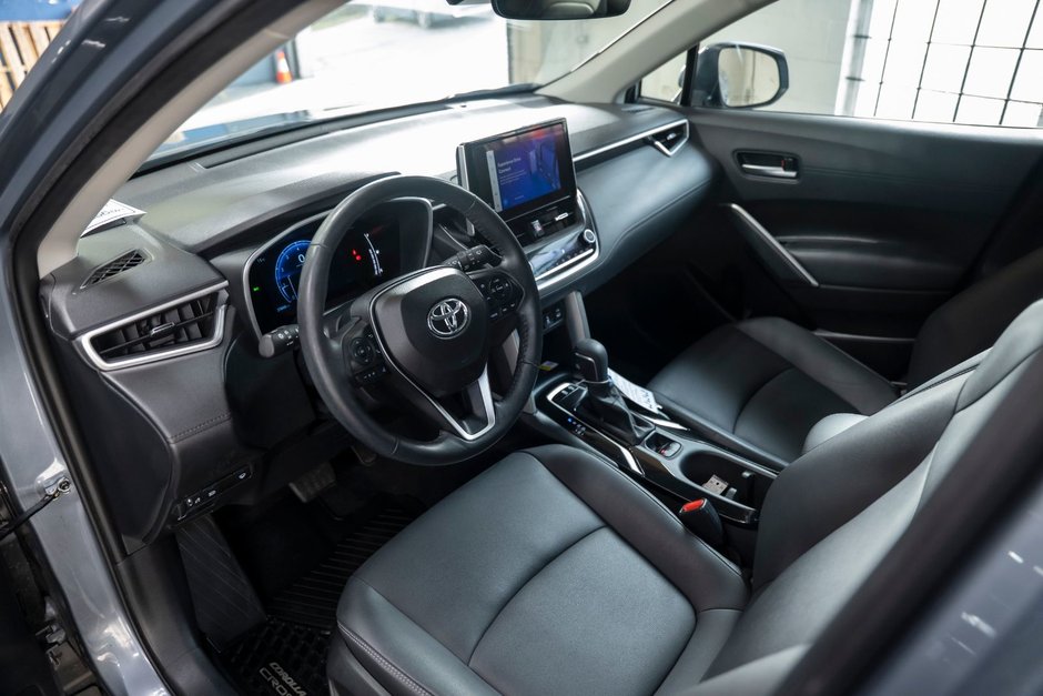 2023 Toyota Corolla Cross XLE AWD XLE-5