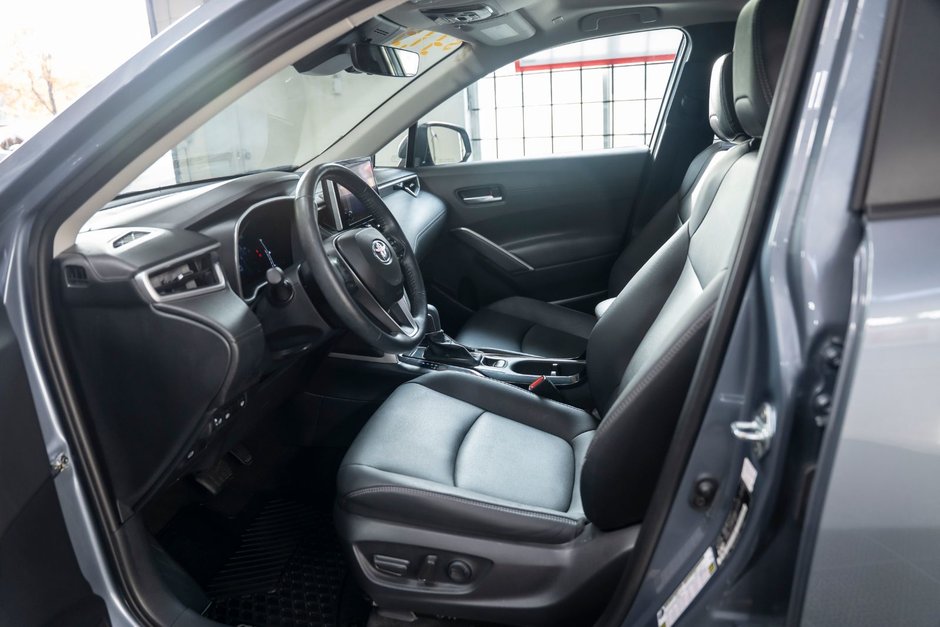 2023 Toyota Corolla Cross XLE AWD XLE-6