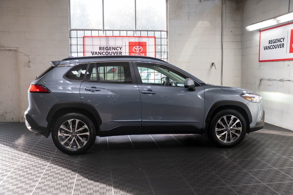2023 Toyota Corolla Cross XLE AWD XLE-12