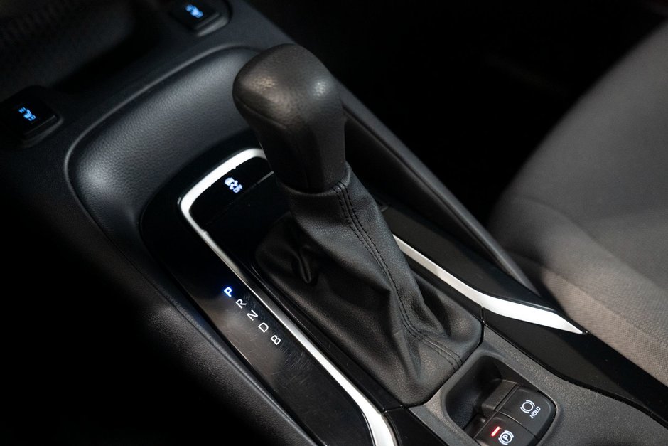 2022 Toyota Corolla LE CVT-13