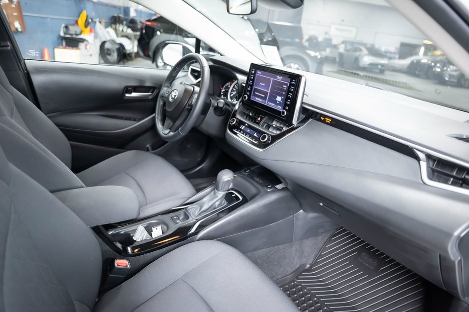 2021 Toyota Corolla LE UPGRADE PACKAGE-16