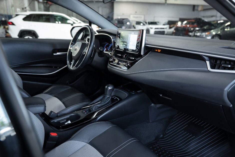 2019 Toyota Corolla SE HATCHBACK-16
