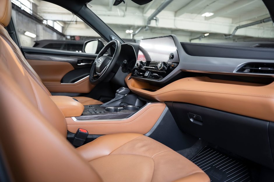 2023 Toyota Highlander Hybrid Platinum-16