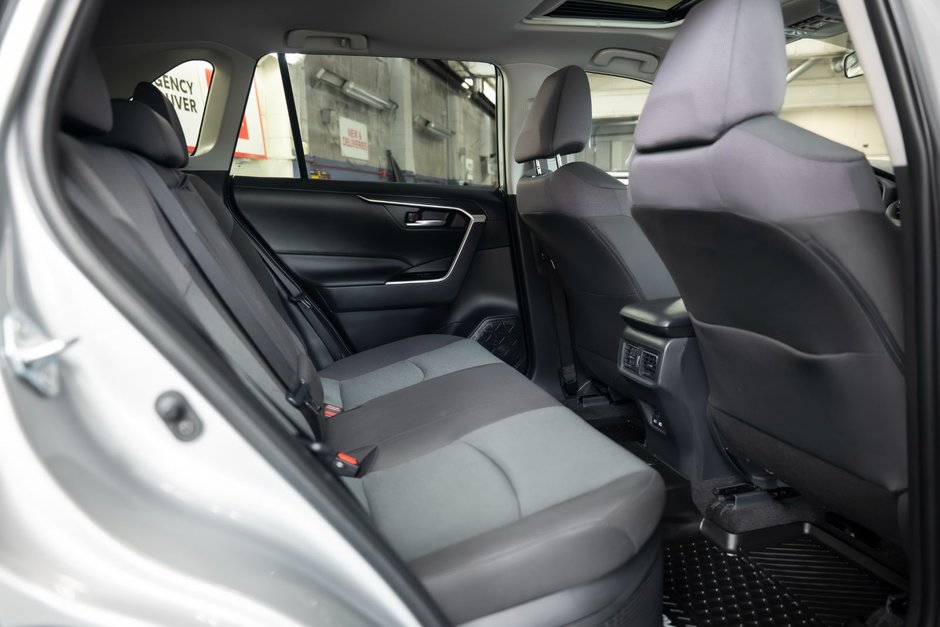 2025 Toyota RAV4 HYBRID XLE AWD-18