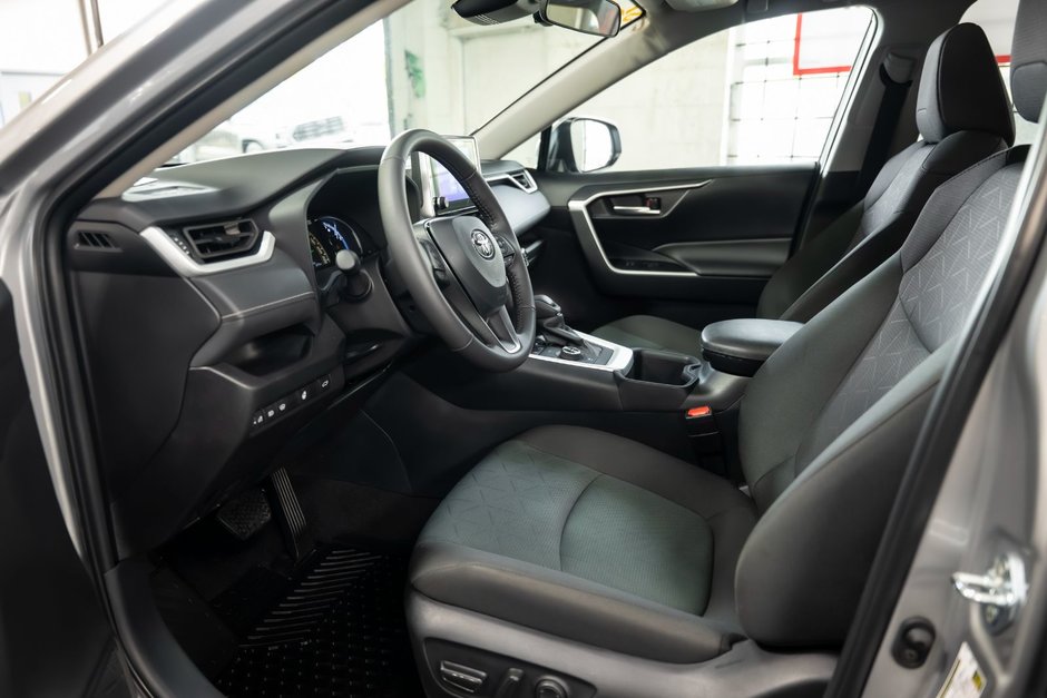 2025 Toyota RAV4 HYBRID XLE AWD-8