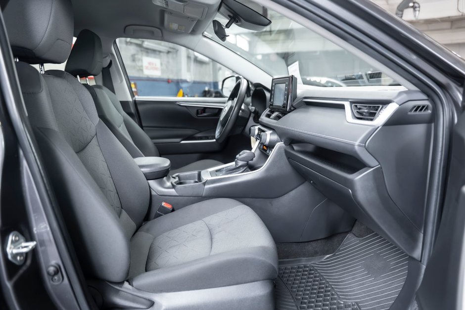 2021 Toyota RAV4 LE AWD LE-19
