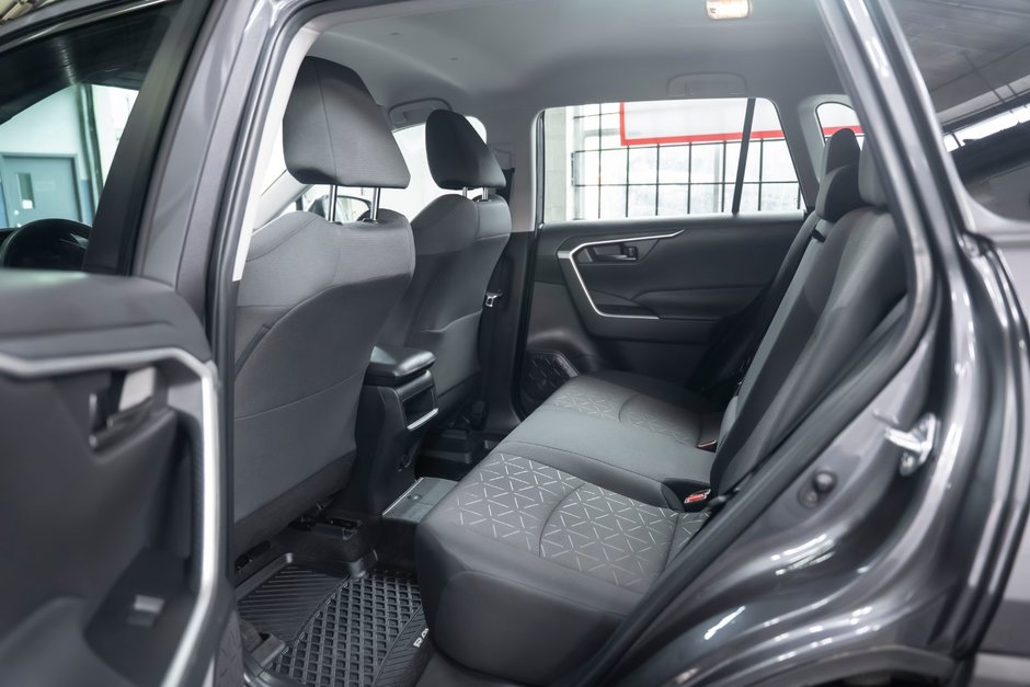 2021 Toyota RAV4 LE AWD LE-9