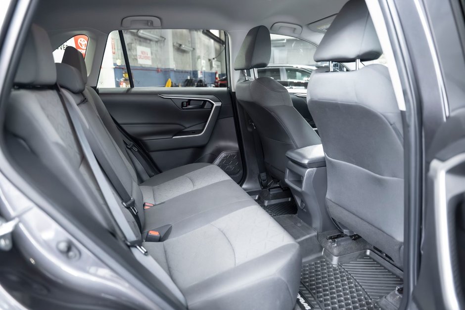 2021 Toyota RAV4 LE AWD LE-18