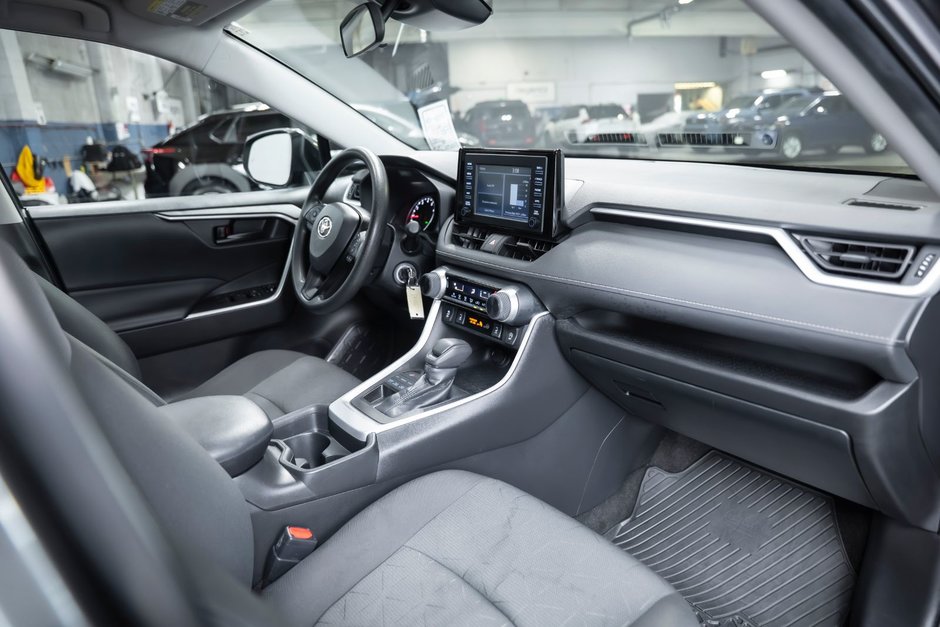 2021 Toyota RAV4 LE AWD LE-17