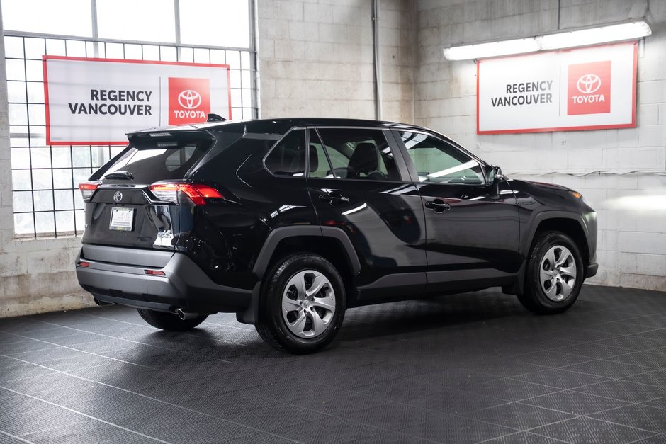 2022 Toyota RAV4 LE AWD-16