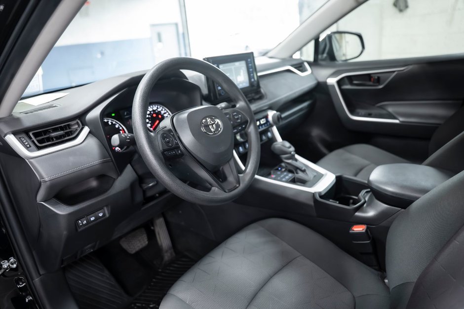 2022 Toyota RAV4 LE AWD-8