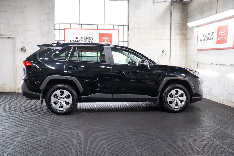 2022 Toyota RAV4 LE AWD-13