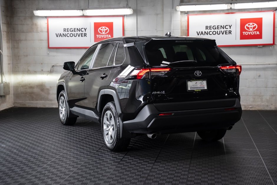2022 Toyota RAV4 LE AWD-12