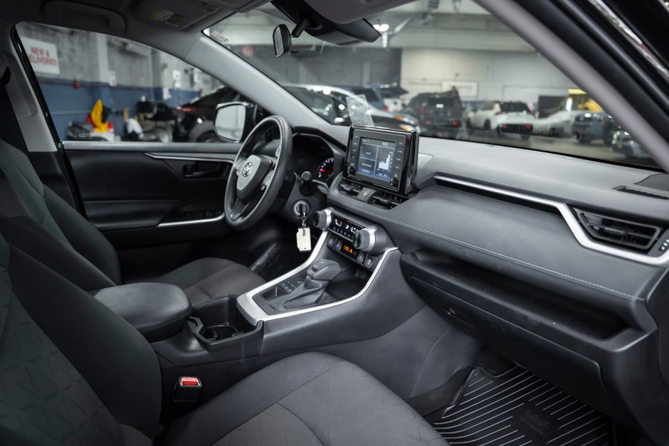 2022 Toyota RAV4 LE AWD-17