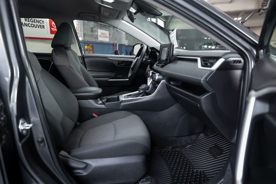 2022 Toyota RAV4 LE-16