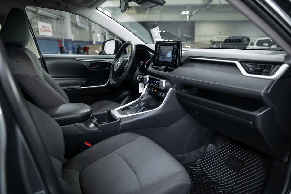 2022 Toyota RAV4 LE-18