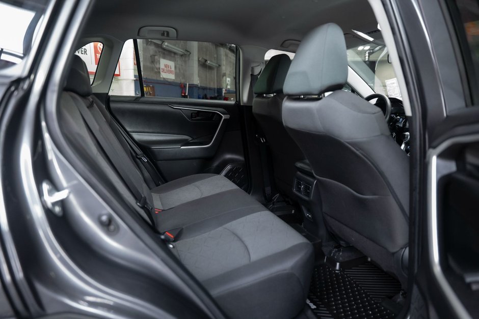 2022 Toyota RAV4 LE-17