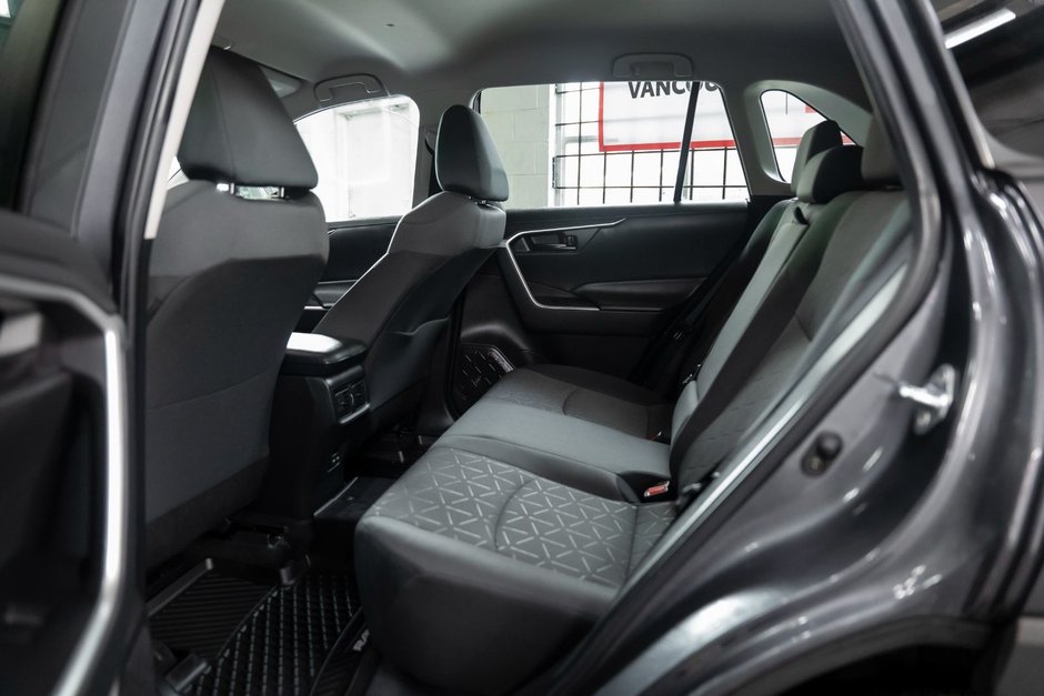 2022 Toyota RAV4 LE-9