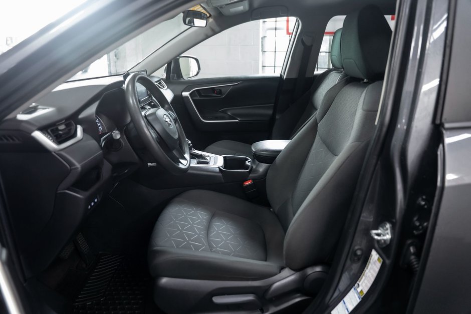 2022 Toyota RAV4 LE-8