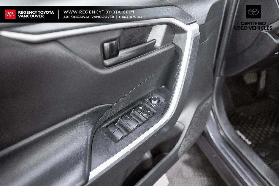 2022 Toyota RAV4 LE FWD LE-8