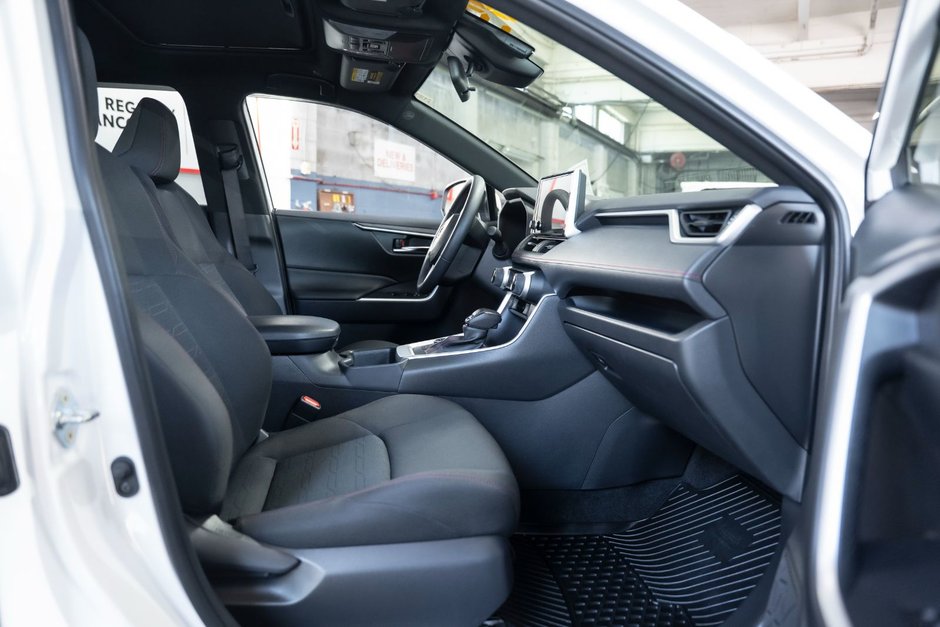 2024 Toyota RAV4 Prime SE AWD-17