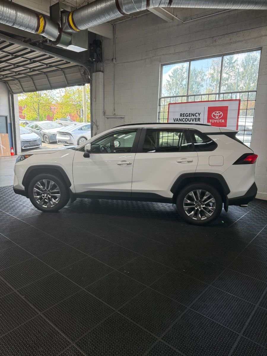 2021 Toyota RAV4 XLE AWD-2