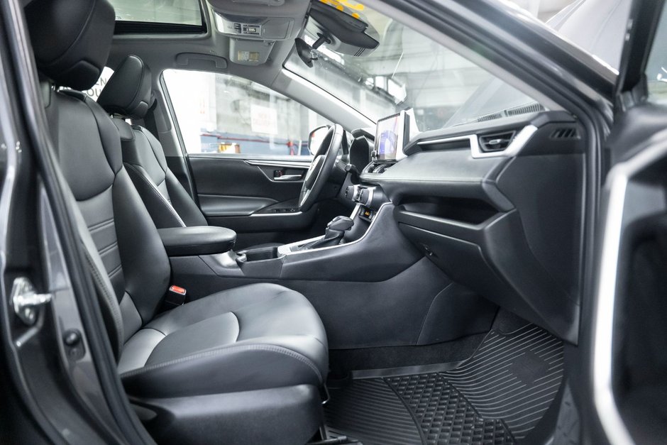 2023 Toyota RAV4 XLE AWD XLE-17