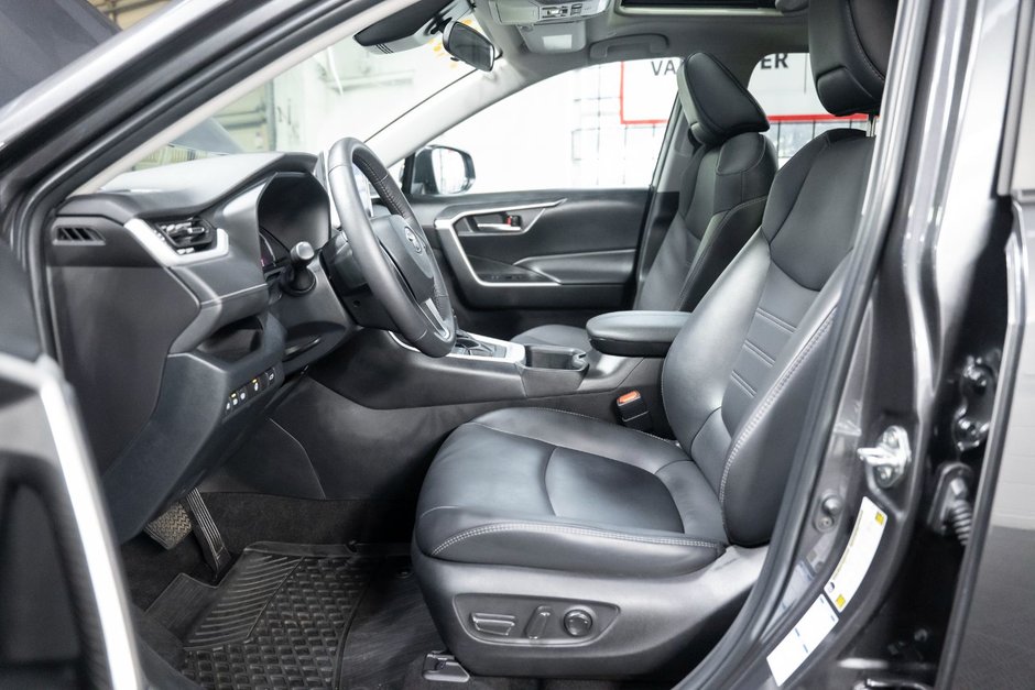 2023 Toyota RAV4 XLE AWD XLE-12