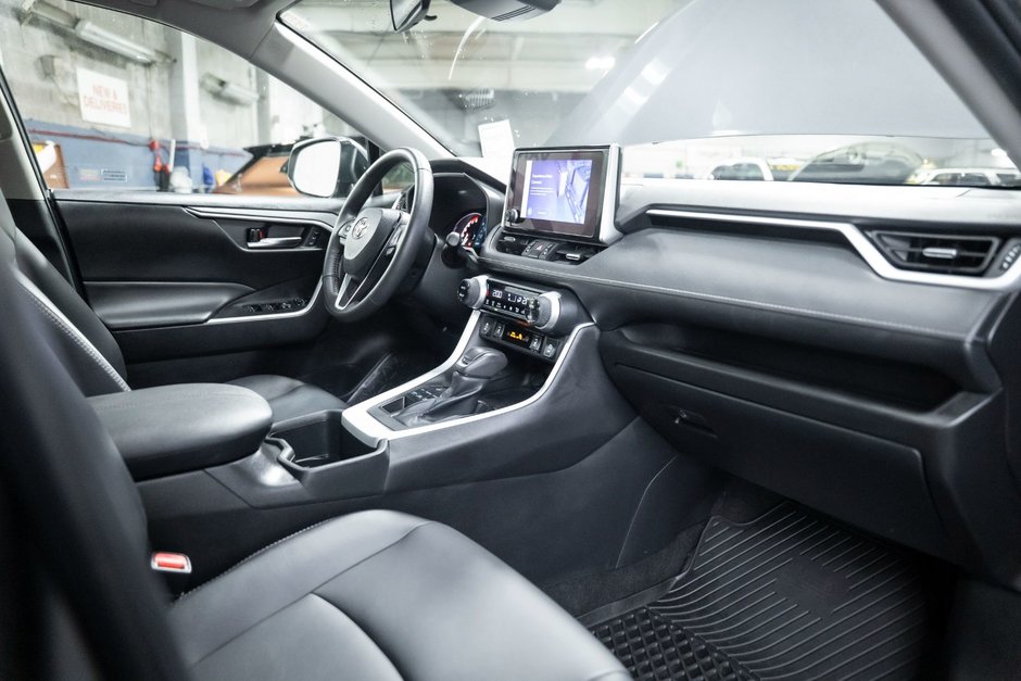 2023 Toyota RAV4 XLE AWD XLE-16