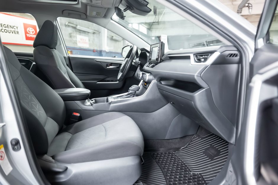 2019 Toyota RAV4 XLE FWD-18