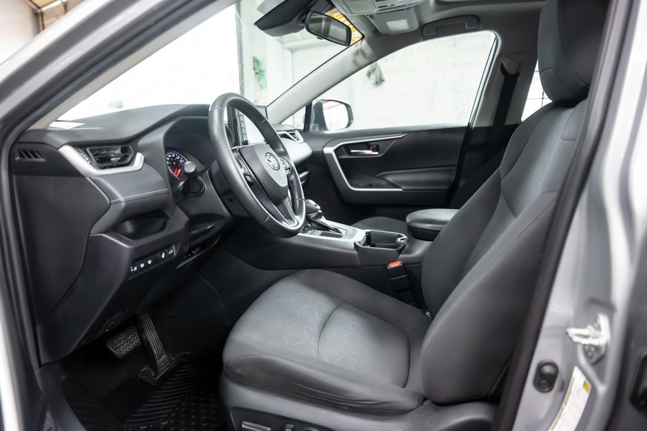 2019 Toyota RAV4 XLE FWD-9