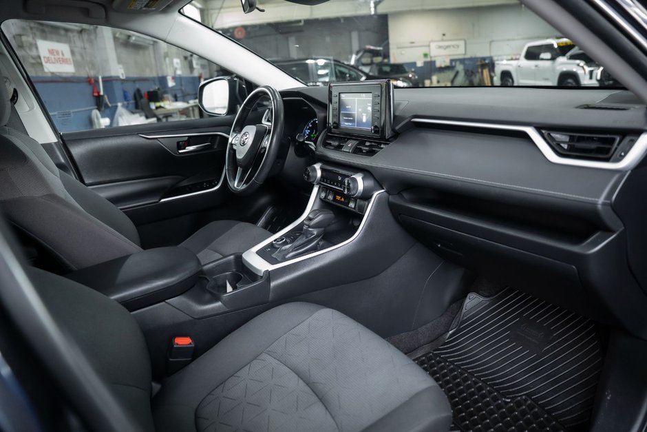 2020 Toyota RAV4 Hybrid XLE-16