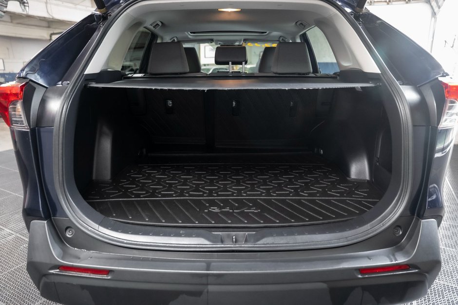 2020 Toyota RAV4 Hybrid XLE-13