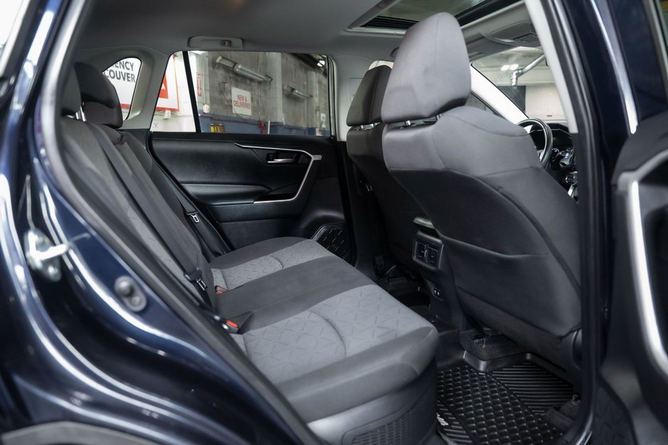 2020 Toyota RAV4 Hybrid XLE-18