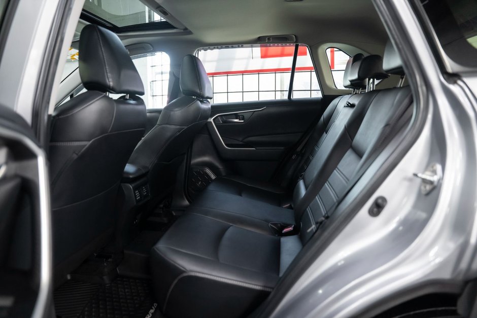 2021 Toyota Rav4 XLE AWD PREMIUM-11