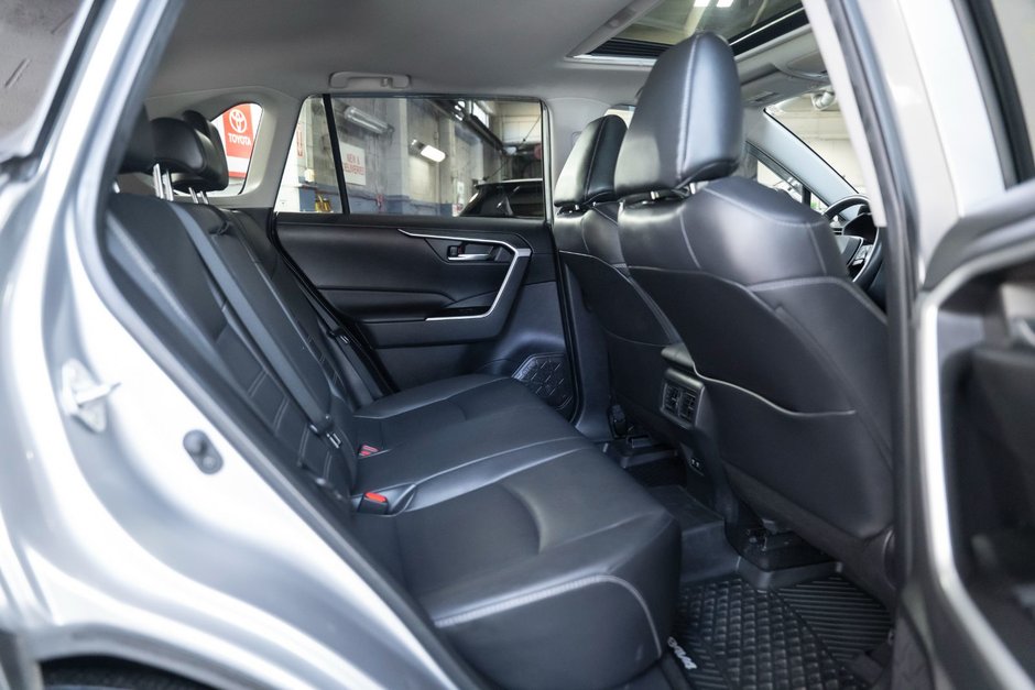2021 Toyota Rav4 XLE AWD PREMIUM-14