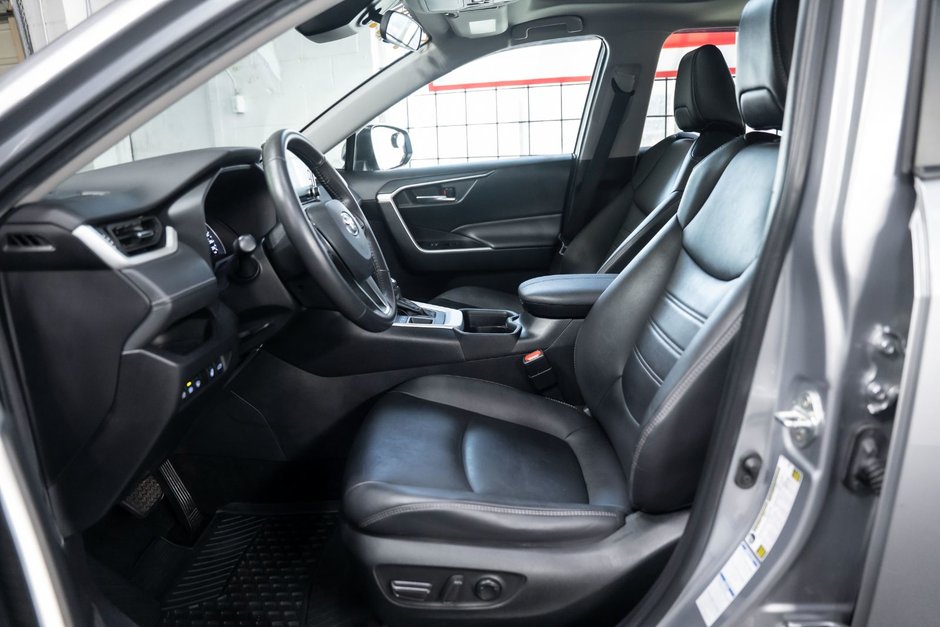 2021 Toyota Rav4 XLE AWD PREMIUM-9