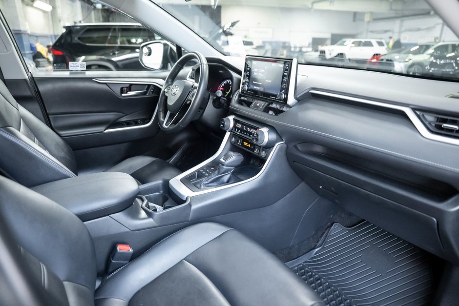 2021 Toyota Rav4 XLE AWD PREMIUM-12