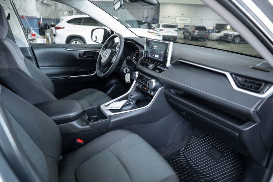 2023 Toyota RAV4 LE AWD-16