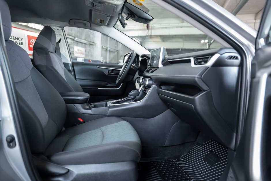 2023 Toyota RAV4 LE AWD-17