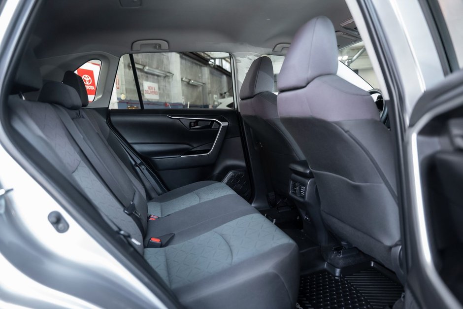 2023 Toyota RAV4 LE AWD-18